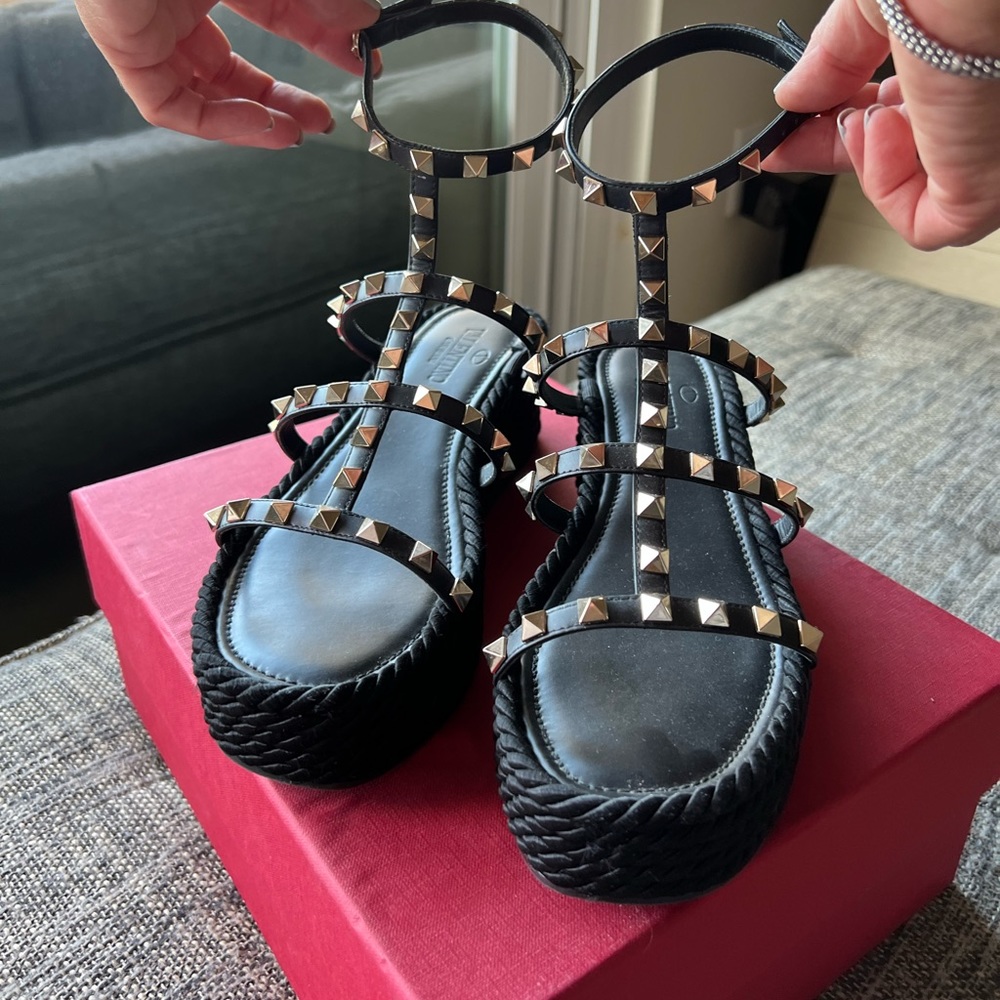 Good as new Valentino sandals